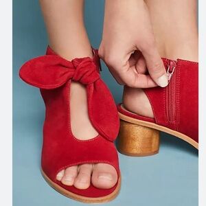 Bernardo Luna Bow Red Suede Peep Toe Round Wood Heel Shooties Sandals
